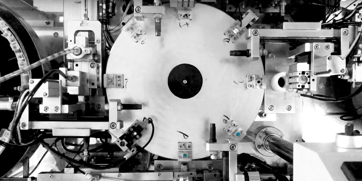 Lekker switch assembly